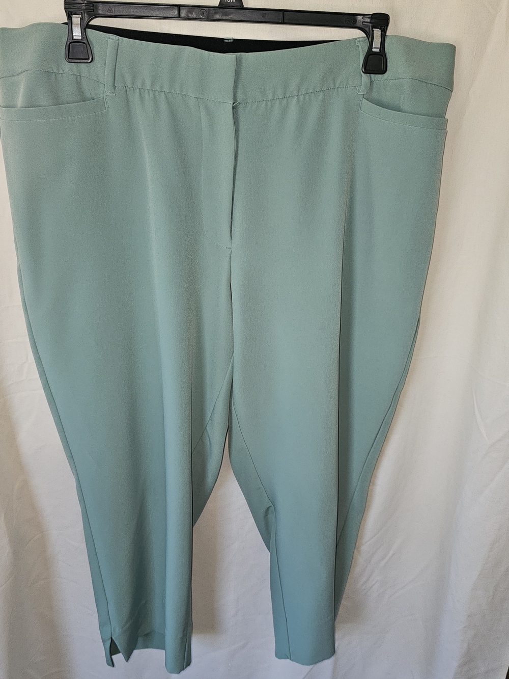 EVRI Sage Green Capris